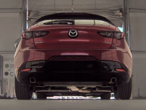 Used 2019 MAZDA MAZDA3 Hatchback w/ Preferred Package FWD image 5