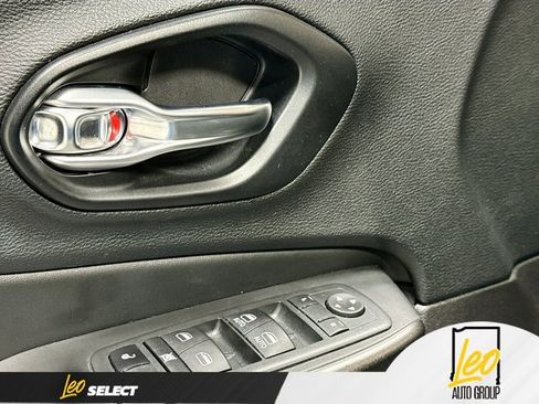 Used 2021 Jeep Cherokee Trailhawk w/ Sun, Sound & Nav Group AWD/4WD image 20
