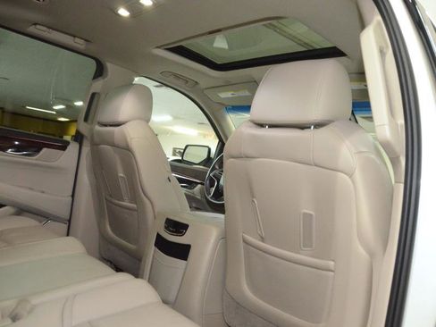 Used 2015 Cadillac Escalade ESV Luxury AWD/4WD image 32