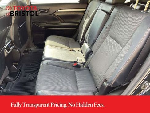 Used 2018 Toyota Highlander Plus AWD/4WD image 18