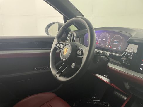 Used 2024 Porsche Cayenne Coupe image 12