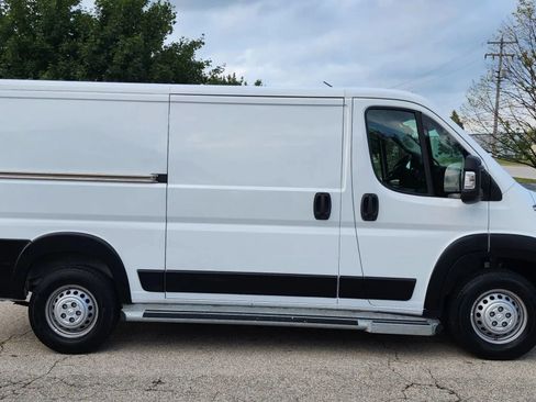 Used 2025 RAM ProMaster 2500 w/ U-Haul Equipment Group FWD image 9