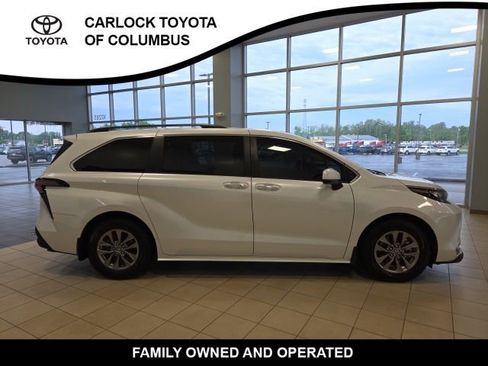 Used 2024 Toyota Sienna XLE FWD image 6