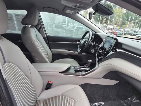 Certified 2023 Toyota Camry SE image 11