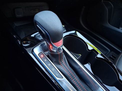 Used 2024 Chevrolet Trax RS w/ Sunroof Package image 16