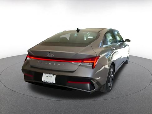 Used 2025 Hyundai Elantra SEL image 14