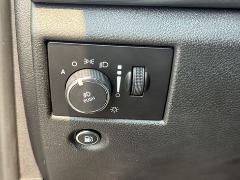 Used 2020 Jeep Grand Cherokee Altitude AWD/4WD image 39