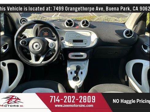 Used 2016 smart fortwo passion RWD image 16