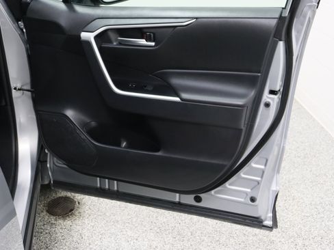 Used 2025 Toyota RAV4 XLE FWD image 35