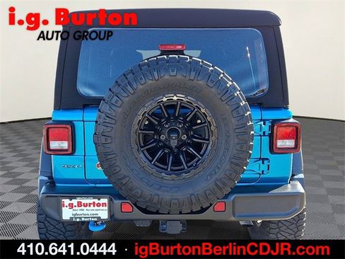 Used 2024 Jeep Wrangler Unlimited image 5