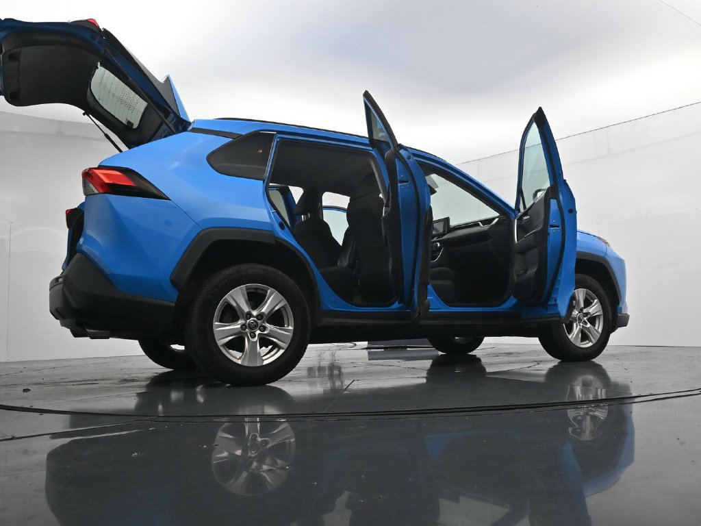 Used 2021 Toyota RAV4 XLE AWD/4WD image 29
