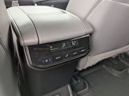 Used 2023 Toyota Highlander XLE image 22