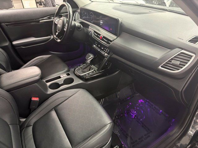 Used 2024 Kia Seltos SX w/ SX Sunroof Package AWD/4WD image 11