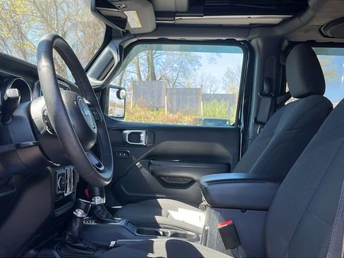 Used 2023 Jeep Wrangler Unlimited w/ Sun & Screen Package AWD/4WD image 10