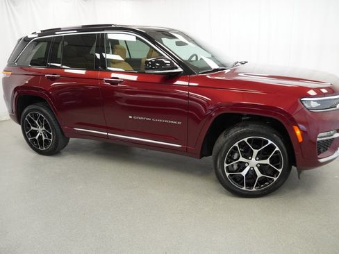 Certified 2025 Jeep Grand Cherokee Summit AWD/4WD image 9