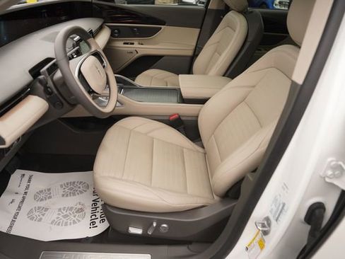 Used 2025 Lincoln Nautilus Reserve w/ Jet Appearance Package image 9