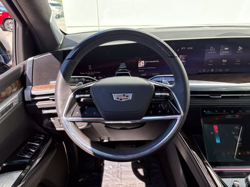 Certified 2025 Cadillac Escalade Premium Luxury Platinum AWD/4WD image 20