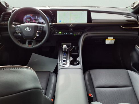 New 2026 Toyota Crown Platinum image 8