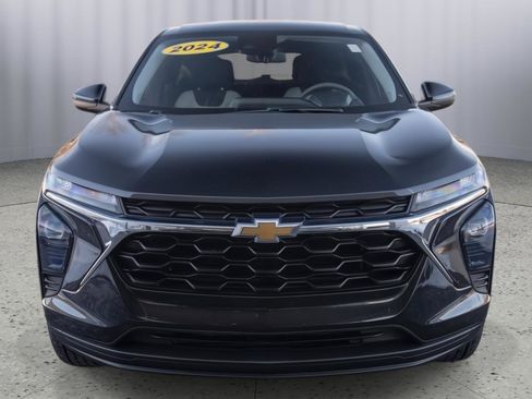 Used 2024 Chevrolet Trax LS w/ LS Convenience Package image 17