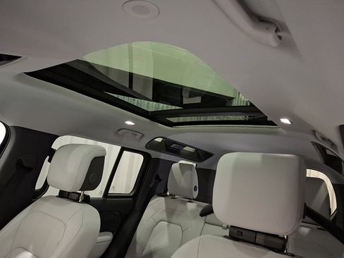 Certified 2025 Land Rover Defender 110 X-Dynamic SE image 13