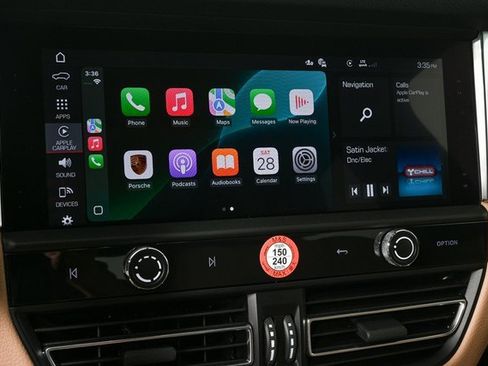 Certified 2025 Porsche Macan AWD image 17