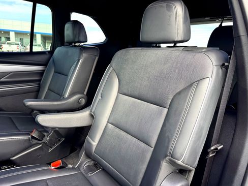 Used 2025 Buick Enclave Preferred image 18