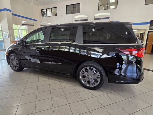 New 2026 Honda Odyssey Touring image 6