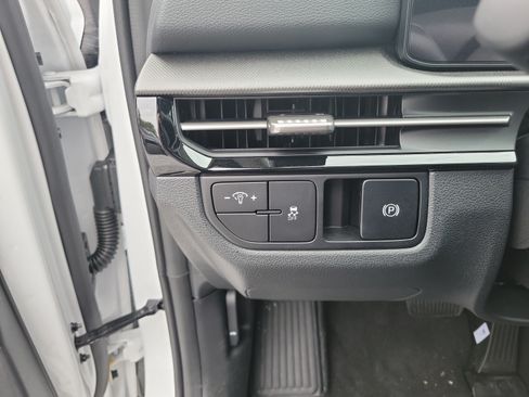 New 2026 Kia Sportage LX FWD image 26