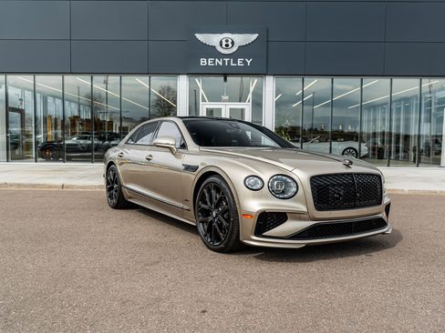 Used 2025 Bentley Flying Spur Plug-In Hybrid AWD/4WD image 18