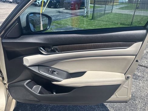 Used 2020 Honda Accord EX image 25