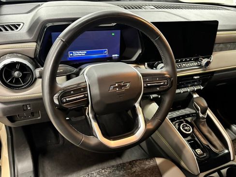 Used 2024 Chevrolet Colorado ZR2 w/ Technology Package AWD/4WD image 16