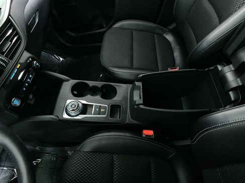 Used 2024 Ford Escape SE image 30