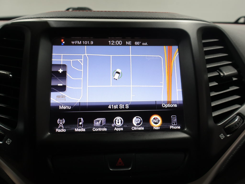 Used 2016 Jeep Cherokee Trailhawk w/ Cold Weather Group AWD/4WD image 25