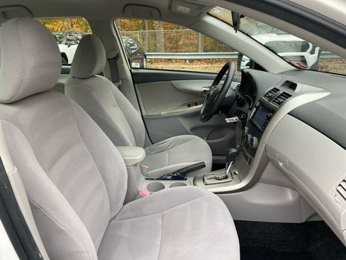 Used 2013 Toyota Corolla LE image 27