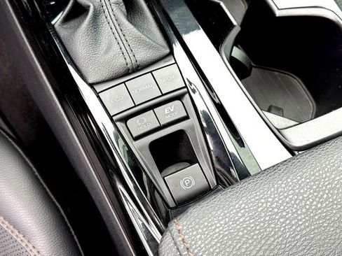 Used 2025 Toyota Camry XLE image 19