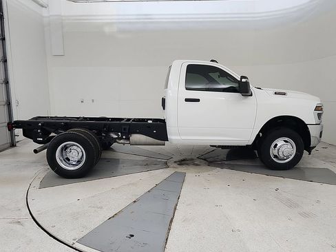 New 2026 RAM 3500 Tradesman w/ Chrome Appearance Group A AWD/4WD image 9