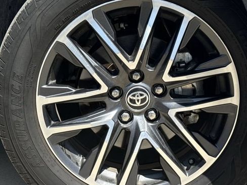 Used 2026 Toyota Corolla Cross XLE FWD image 10