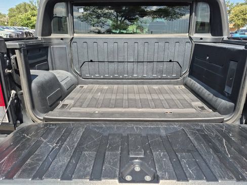 Used 2005 HUMMER H2 SUT w/ Preferred Equipment Group AWD/4WD image 14