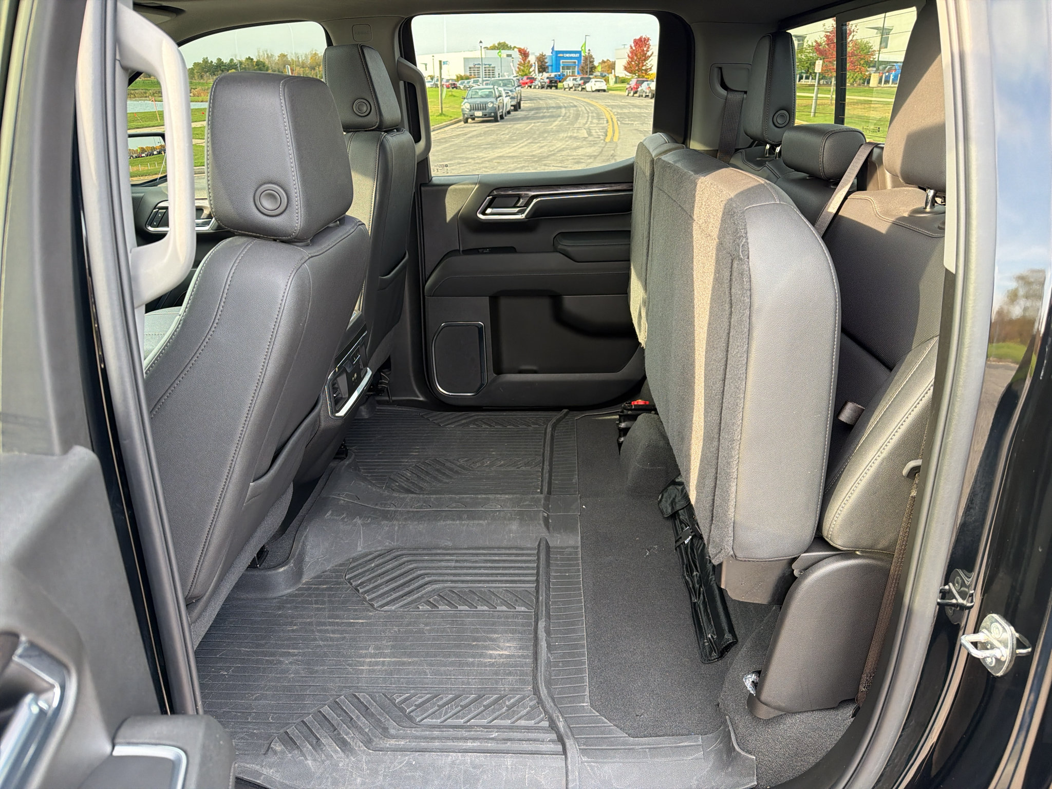 Used 2024 Chevrolet Silverado 1500 LTZ w/ LTZ Premium Package AWD/4WD image 40