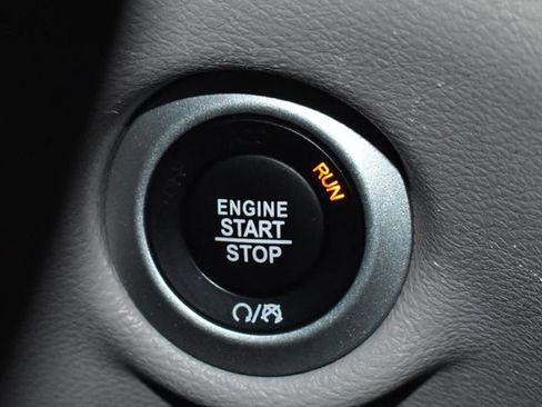 Certified 2024 Chrysler Pacifica Touring-L image 24