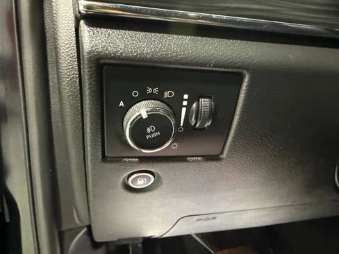 Used 2019 Jeep Grand Cherokee Limited AWD/4WD image 22