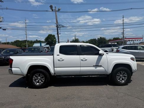 Used 2018 Toyota Tacoma SR5 AWD/4WD image 8