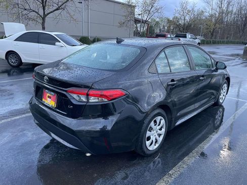 Used 2022 Toyota Corolla LE image 9
