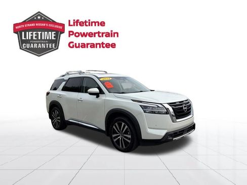 Certified 2024 Nissan Pathfinder Platinum w/ Cargo Package FWD image 10