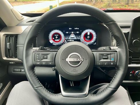 Used 2024 Nissan Pathfinder Platinum w/ Cargo Package image 12