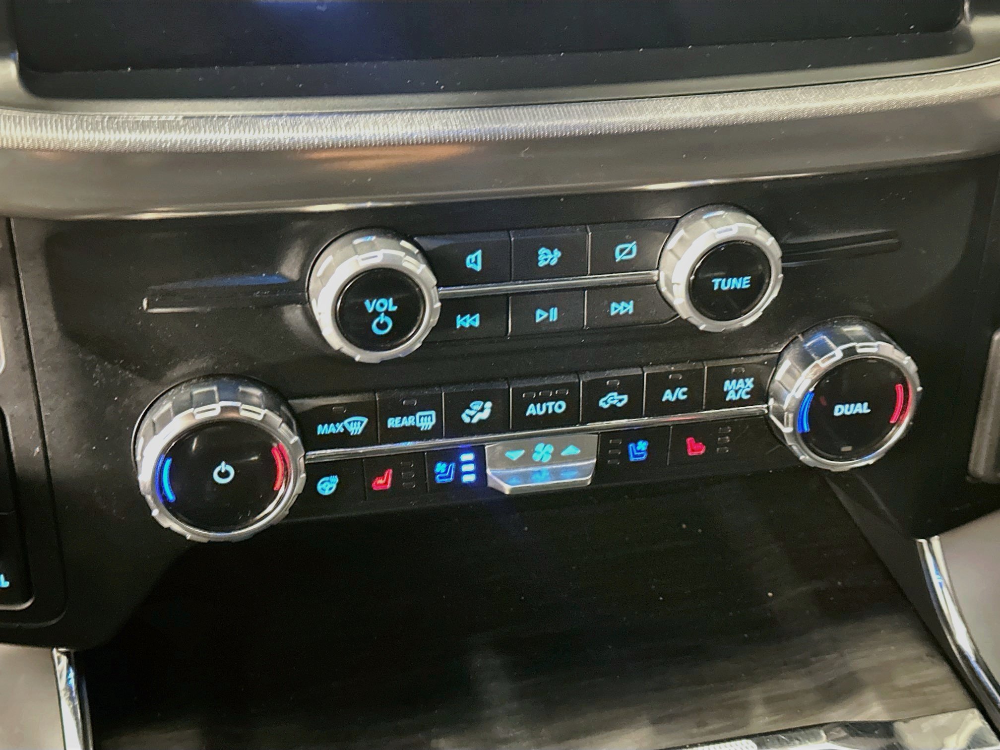 Used 2024 Ford F150 Lariat w/ FX4 Off-Road Package AWD/4WD image 24