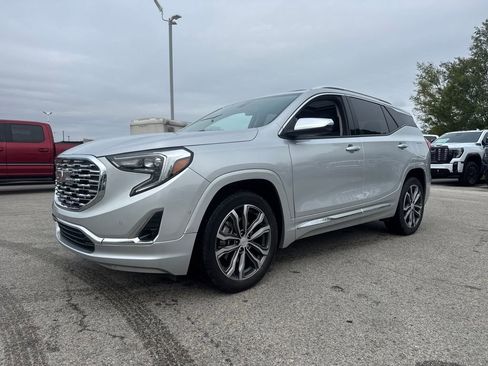 Used 2018 GMC Terrain Denali w/ Advanced Safety Package FWD image 2