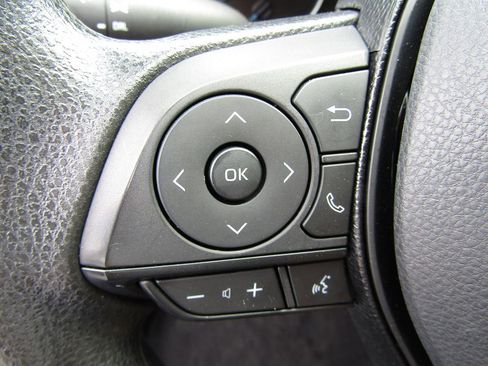 Used 2022 Toyota RAV4 LE image 8