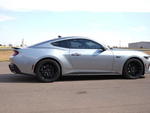 Used 2025 Ford Mustang GT Premium RWD image 5