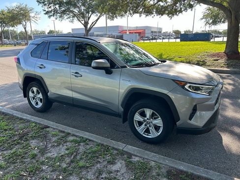 Used 2021 Toyota RAV4 XLE AWD/4WD image 8